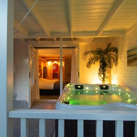 Bed & Sauna *